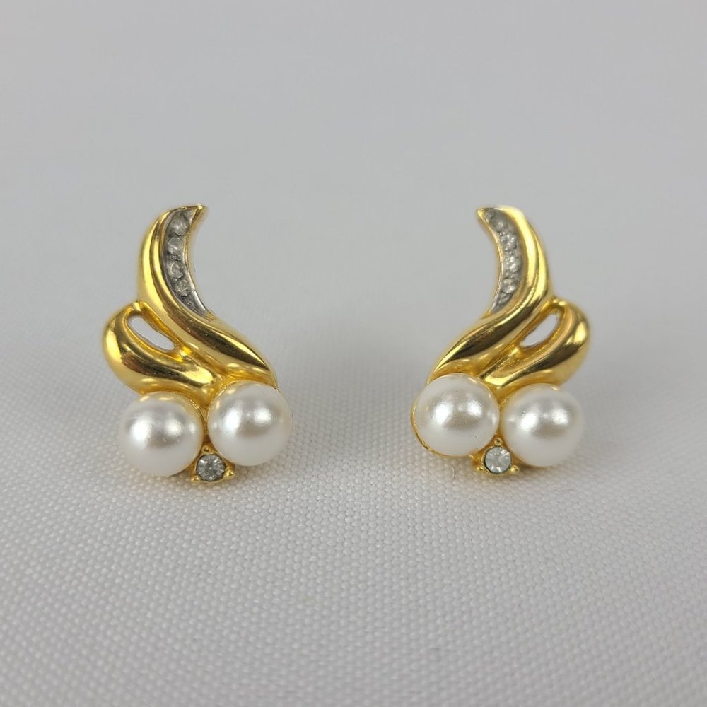 Vintage Avon Gold & Faux Pearl Stud Earrings
